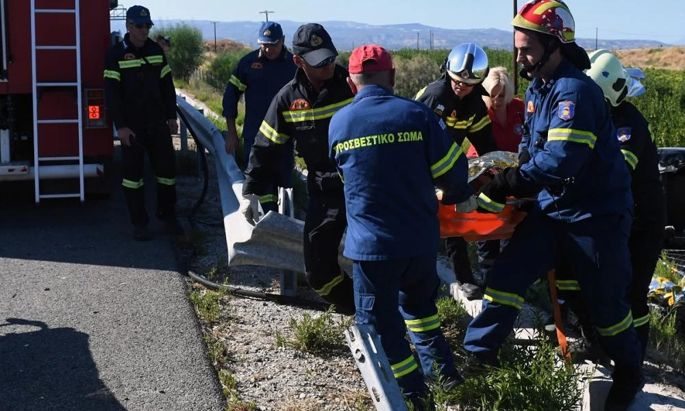 Τραγωδία στην Θεσσαλονίκη: Οδηγός ΙΧ προσέκρουσε σε γερανό της τροχαίας